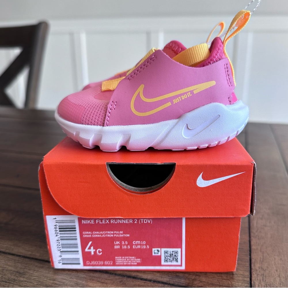 Nike size 4c - NIB